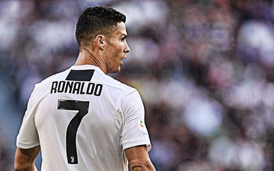 欧盈体育独家-以色列足球联赛冠军奖杯意外损坏